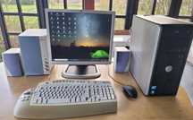 Komputer stacjonarny z monitorem