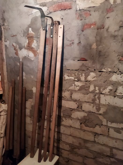 Лопаты, вёдра, дрель, черенки ,плоскорез Фокина , огнеупорная ткань .