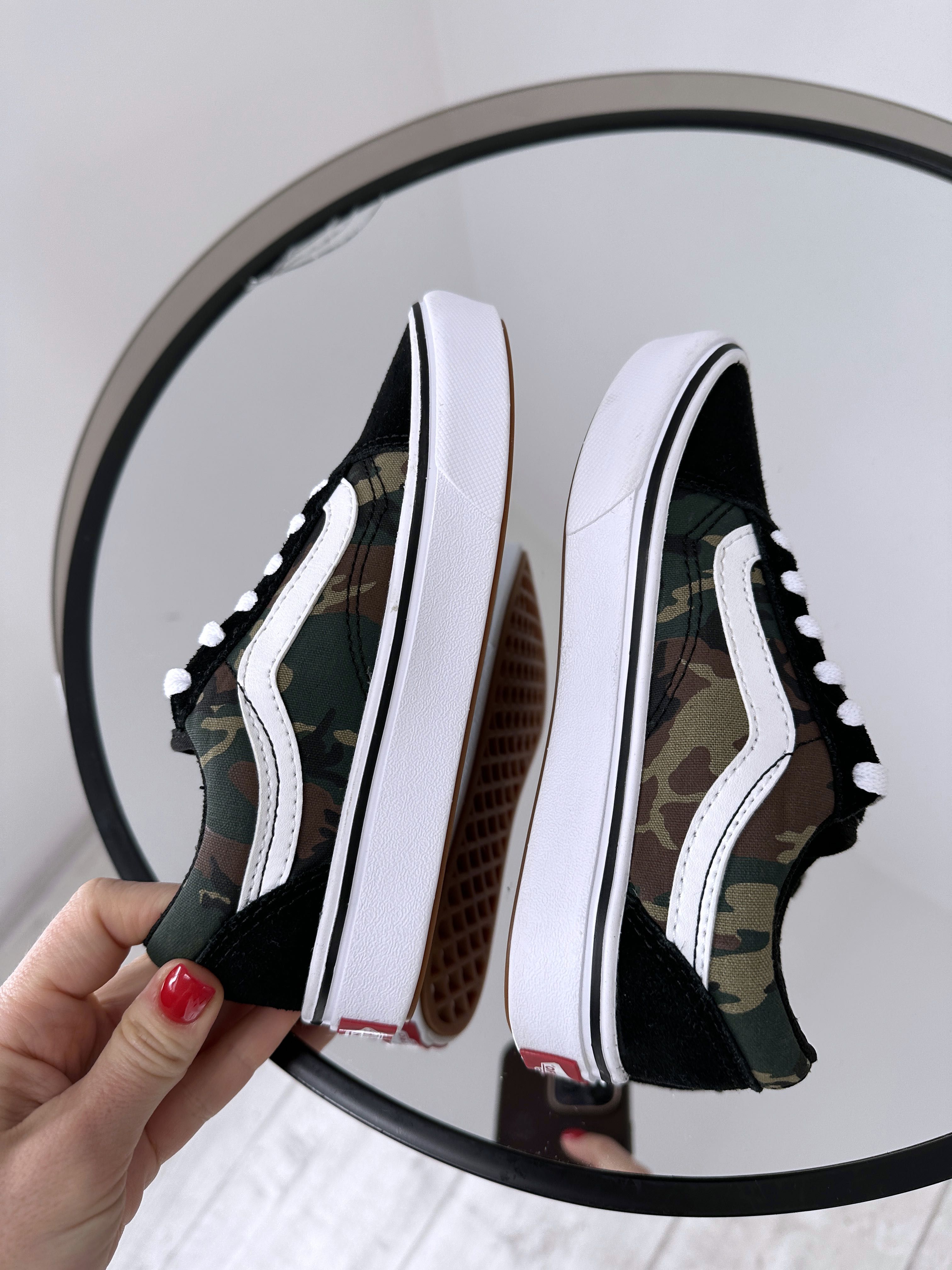 Актуальные классические кеды Vans Old Skool