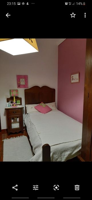 Quarto completo, cama de corpo e meio
