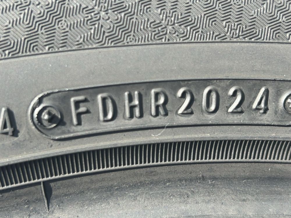 105 Opony Zimowe Falken 225/55/19 Bardzo Ładne