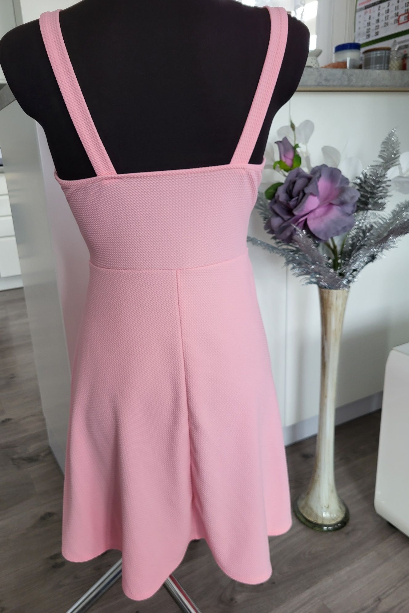 Piekna sukienka słodki róż elastyczna S/M/małe L