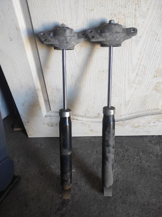 Продам тормозные диски задние. Пружины задние. Задние амортизаторы.