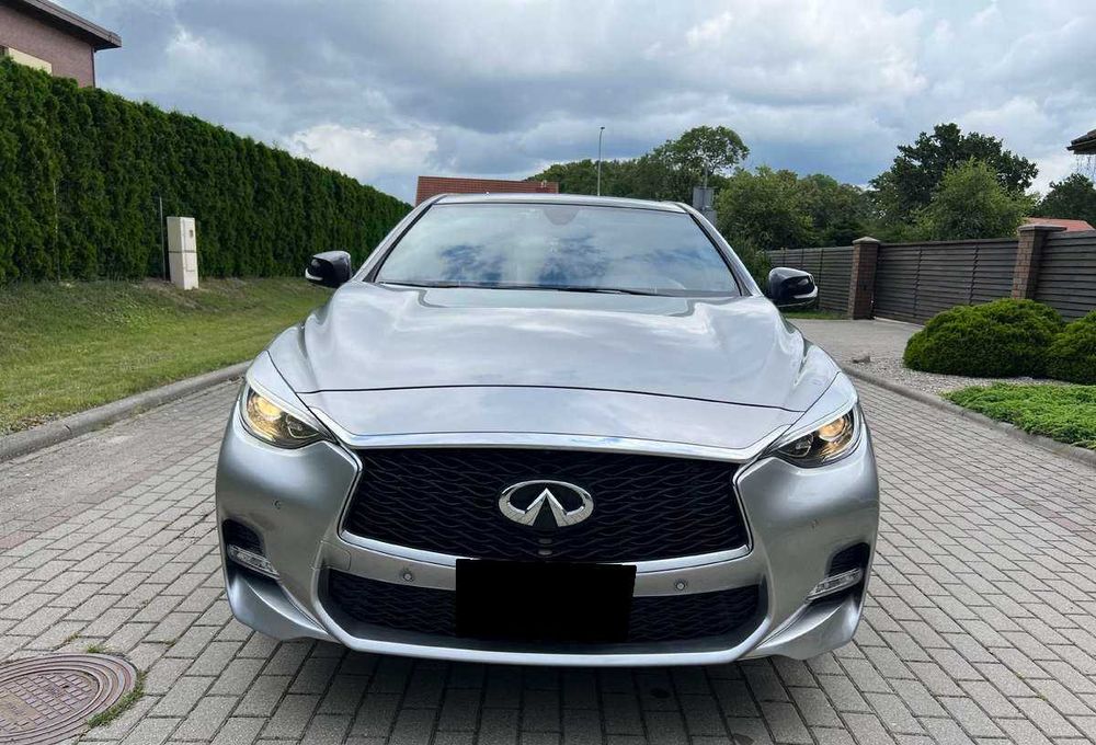 Infiniti QX30 2017 року