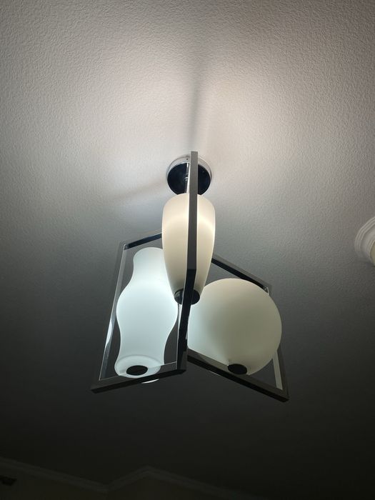 Продаю настінні та стельові люстри (комплектом)