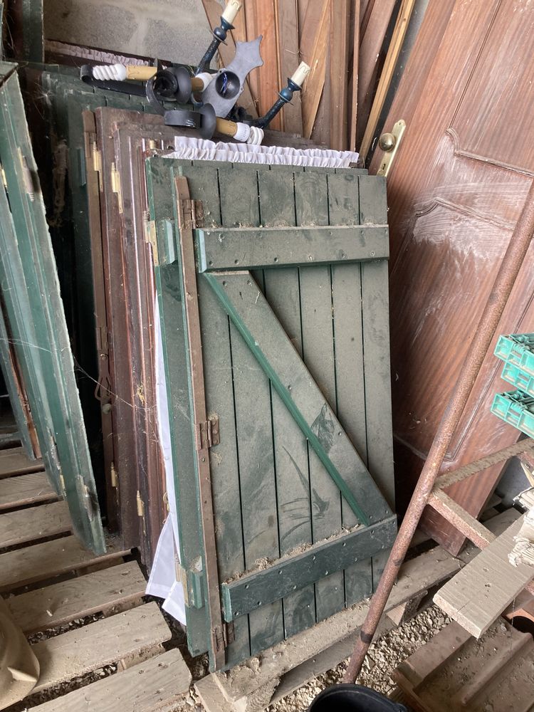 Vendo janelas e portas de mogno
