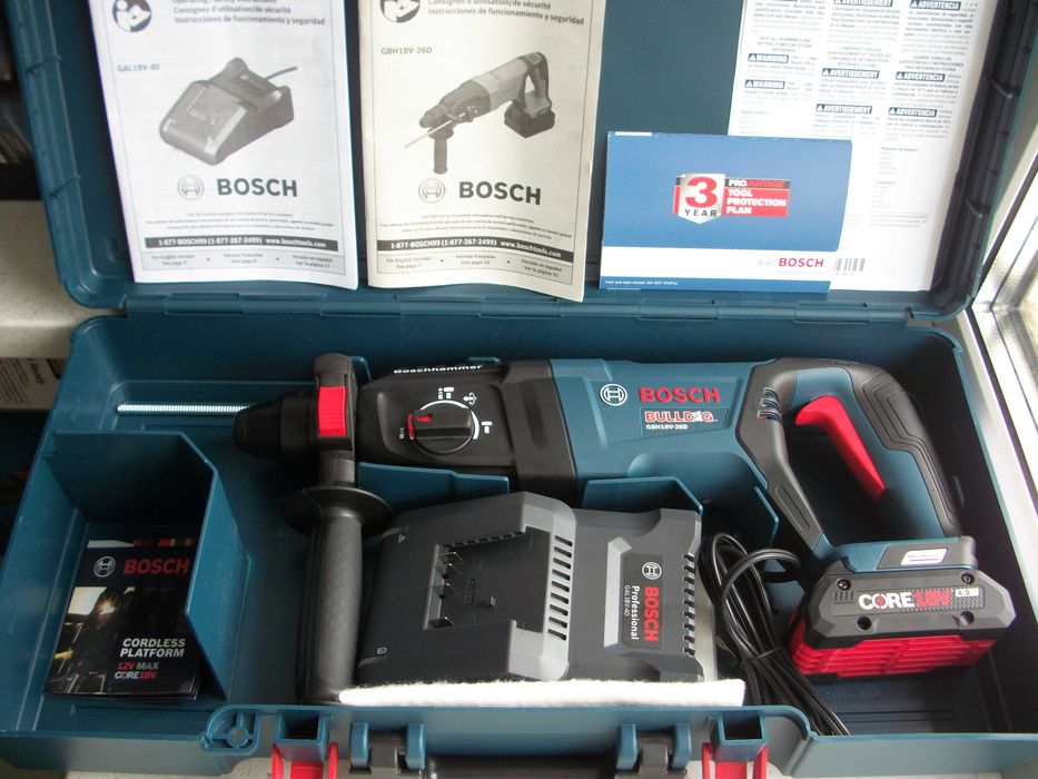 Бесщеточный аккумуляторный перфоратор Bosch GBH18V-26DK15 комплект