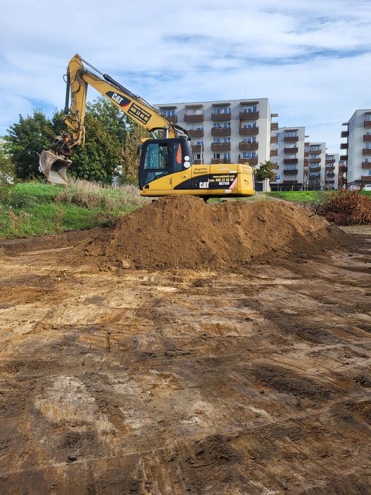 Wykopy pod fundamenty prace ziemne zasypka piaskiem