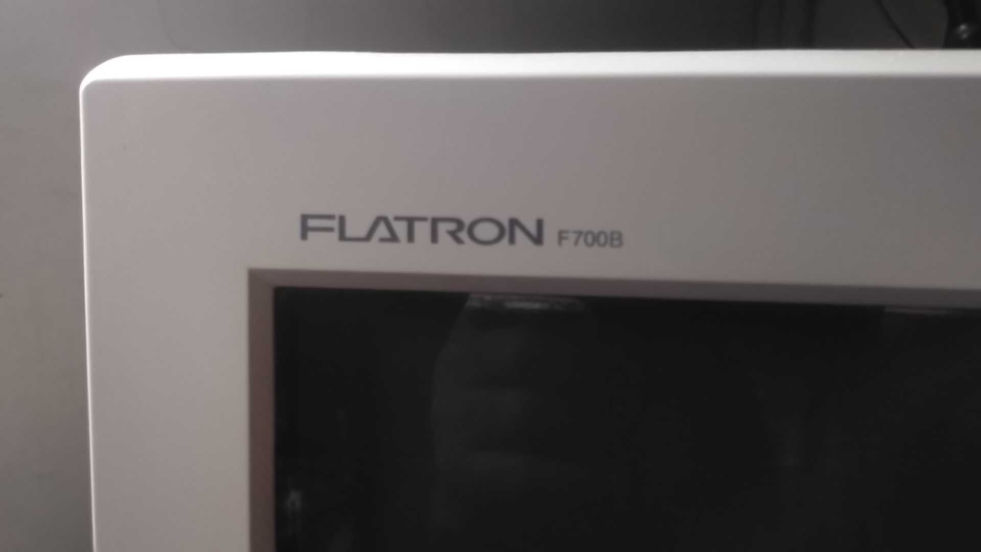 Монитор LG FLATRON F700B