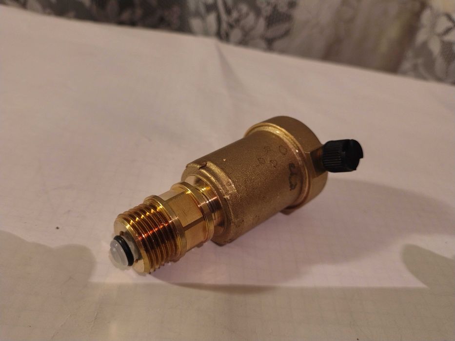 Odpowietrznik automatyczny z zaworem stopowym 1/2" firmy HERZ  NOWY