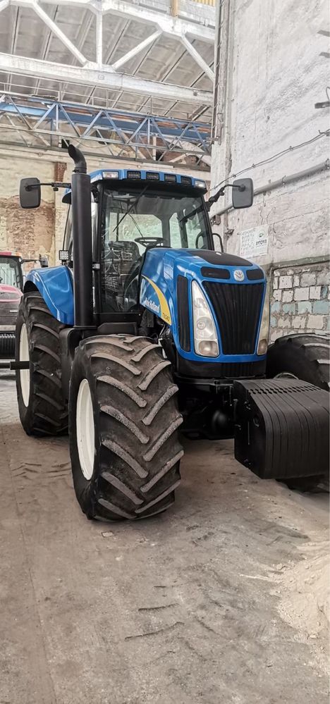 Трактор New Holland 8040