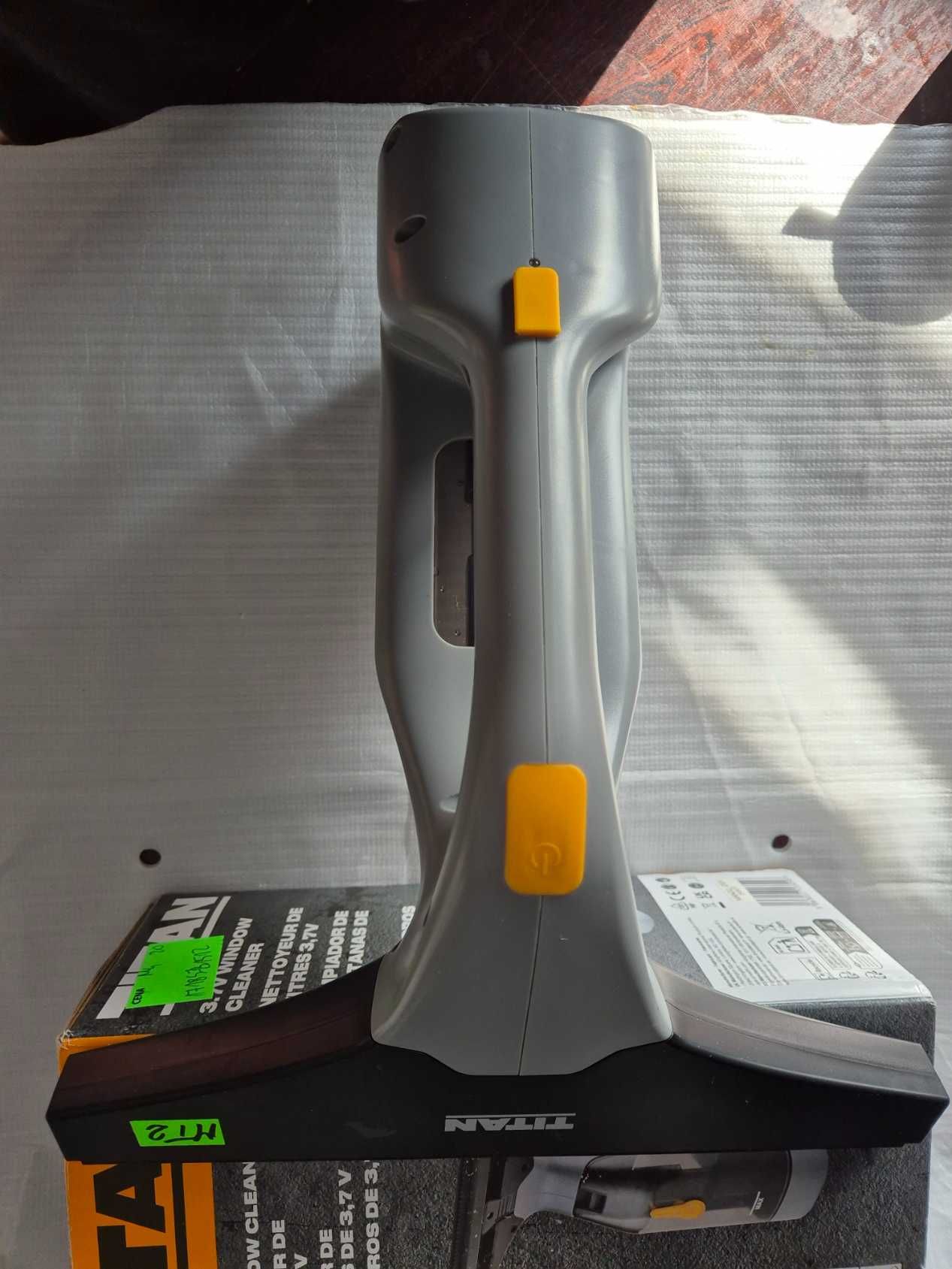 Akumulatorowa myjka do okien TITAN TTS799VAC 28cm