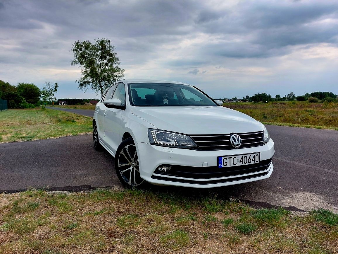 Volkswagen Jetta - Biała Perła 2.0 TDI DSG, LED, NAVI