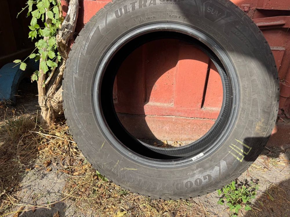Зимові шини GoodYear UltraGrip  SUV 225/65 R17 102H