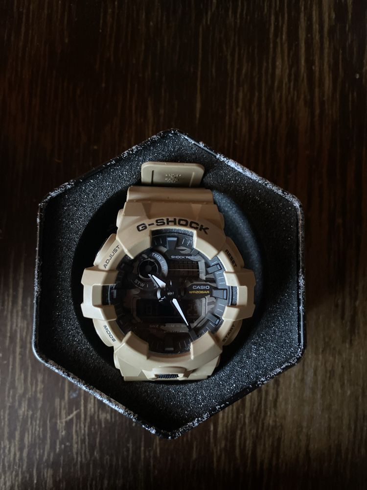 Zegarek G-shock model GA - 700 CA