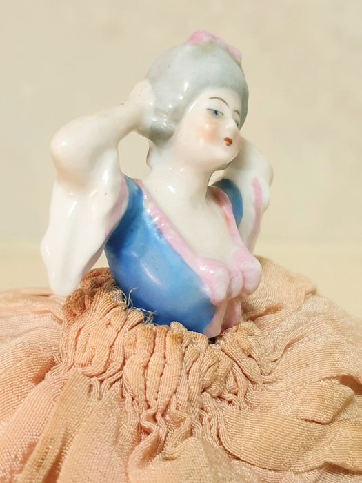 Lindissima antiga boneca em porcelana europeia Half Doll