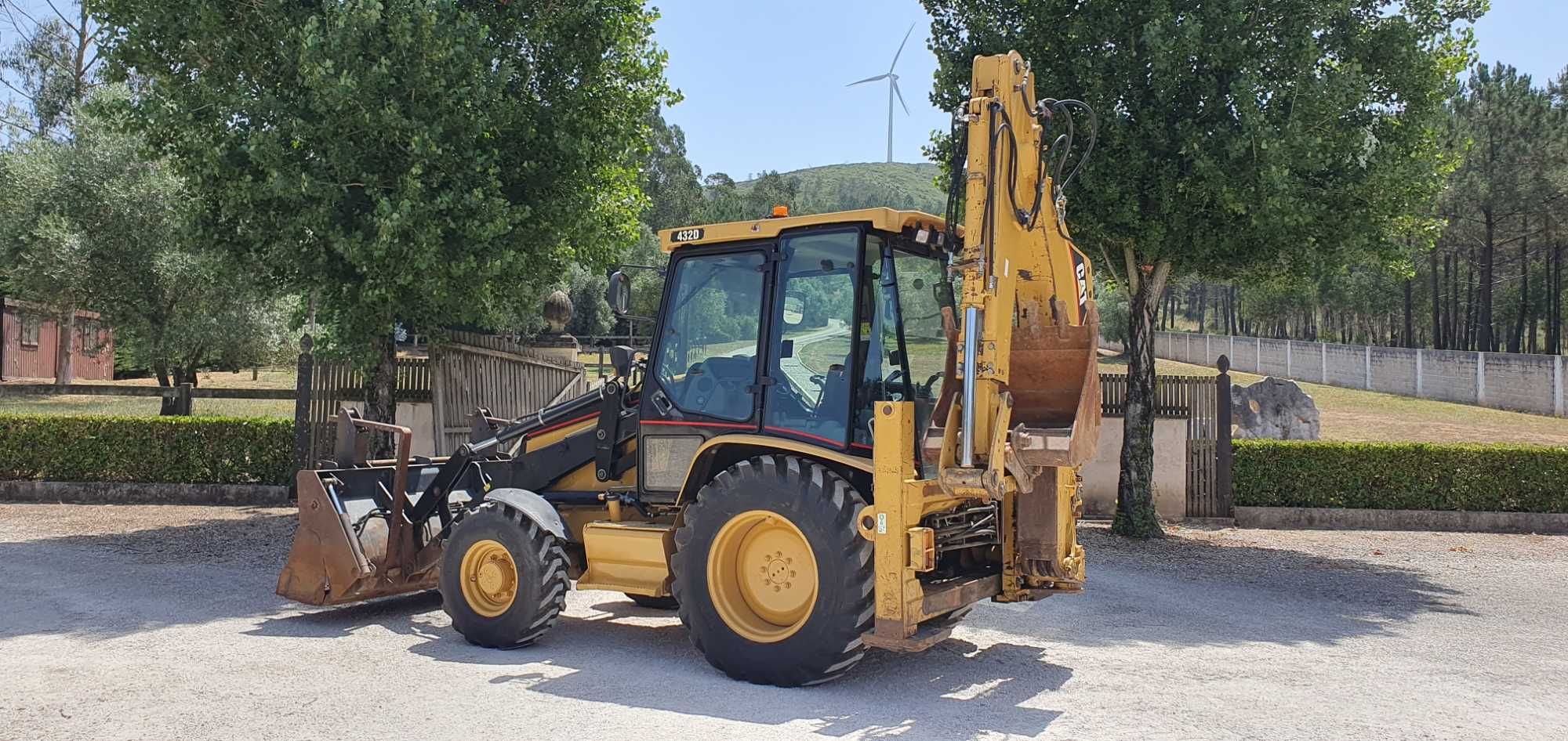 Retroescavadora Caterpillar 432D