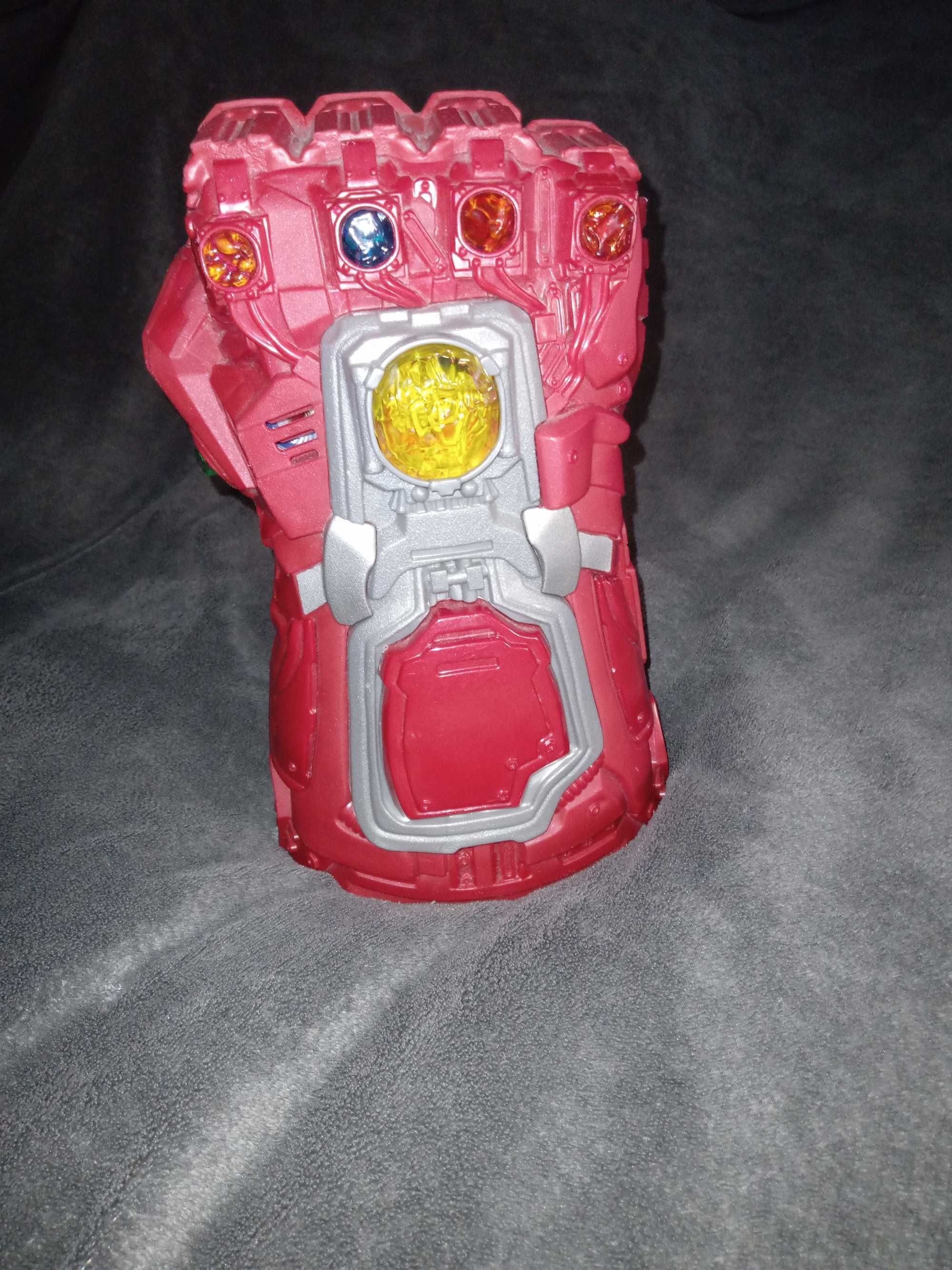 Rękawica Thanosa Avengers czerwona Hasbro