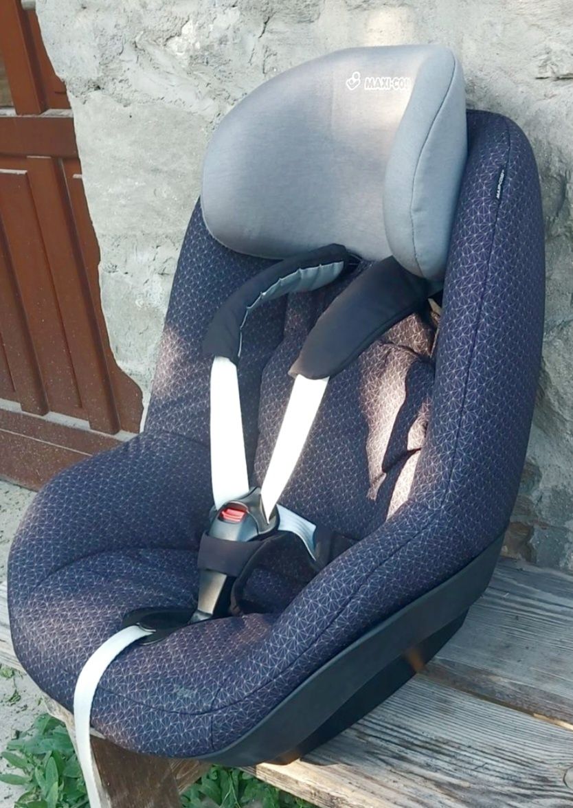 Fotelik samochodowy 9- 18kg maxi cosi pearl z bazą ISO fix Familyfix