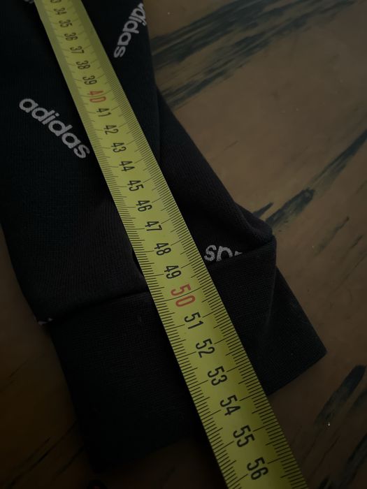 Вінтажна жіноча кофта Adidas в ідеальному стані розмір М