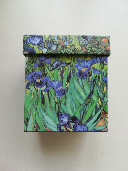 Pudełko dekoracyjne ozdobne prezentowe *Vincent Van Gogh Irysy; * koty