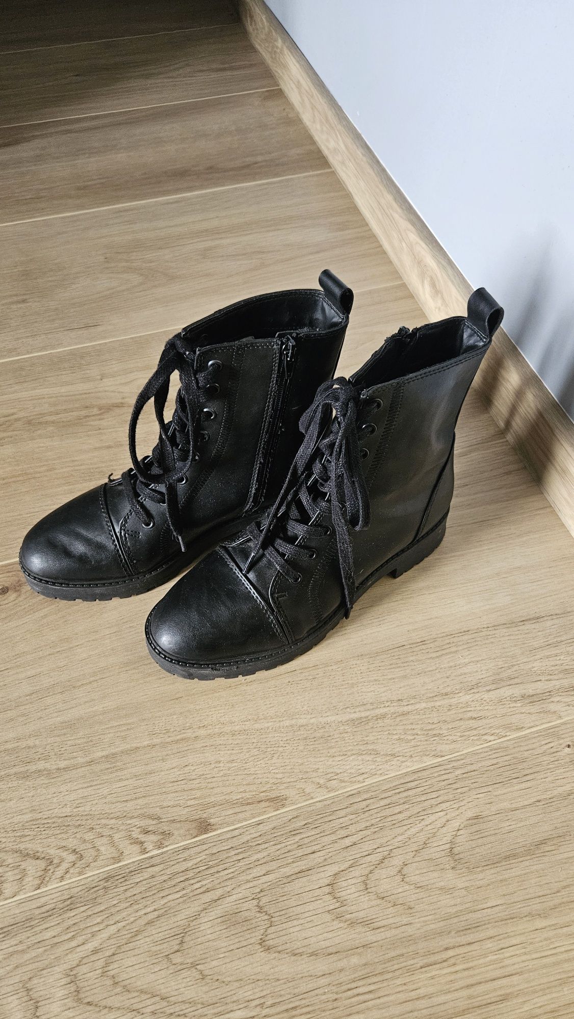 Buty trzewiki damskie czarne wiązane 37