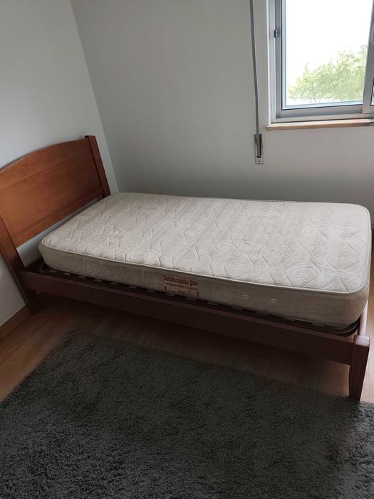 Cama de solteiro com colchão