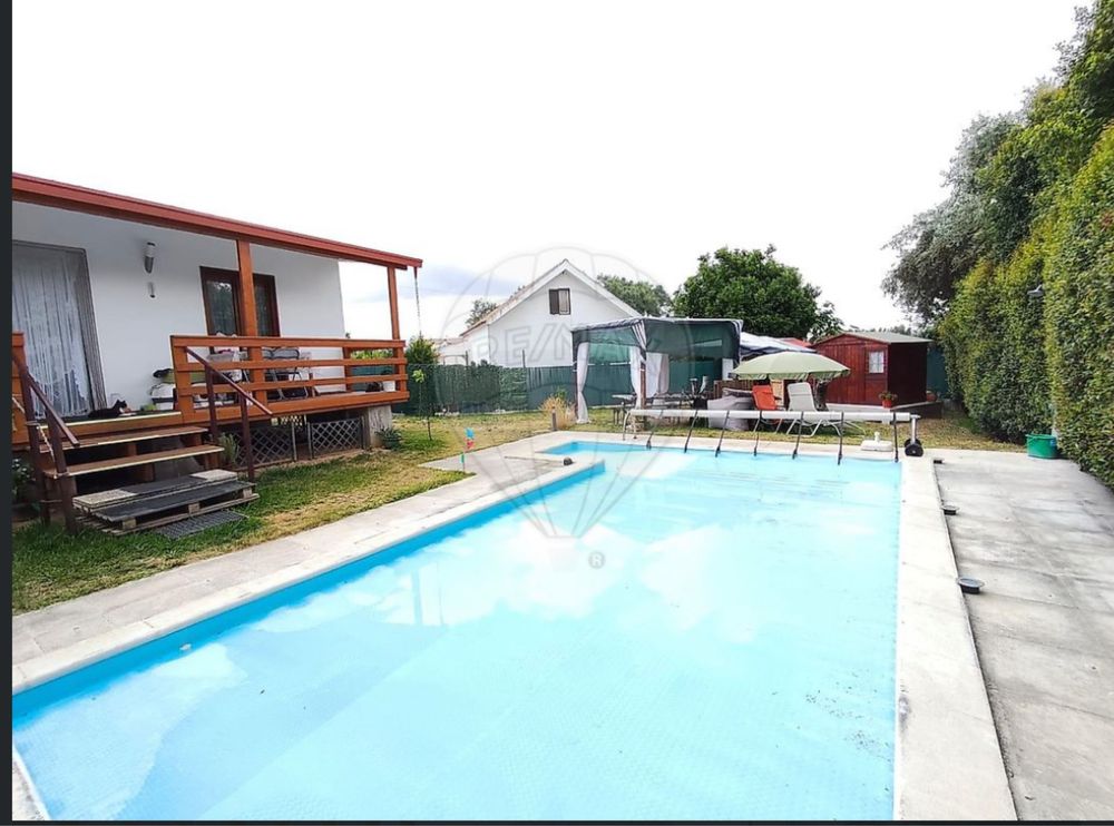 Terreno urbano 376 m2 com piscina e casa Diff