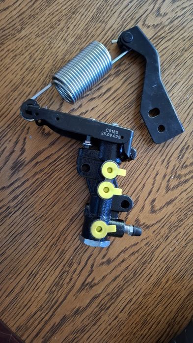 Korektor czujnika siły hamowania Nissan D21