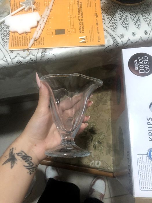Vendo louças antigas