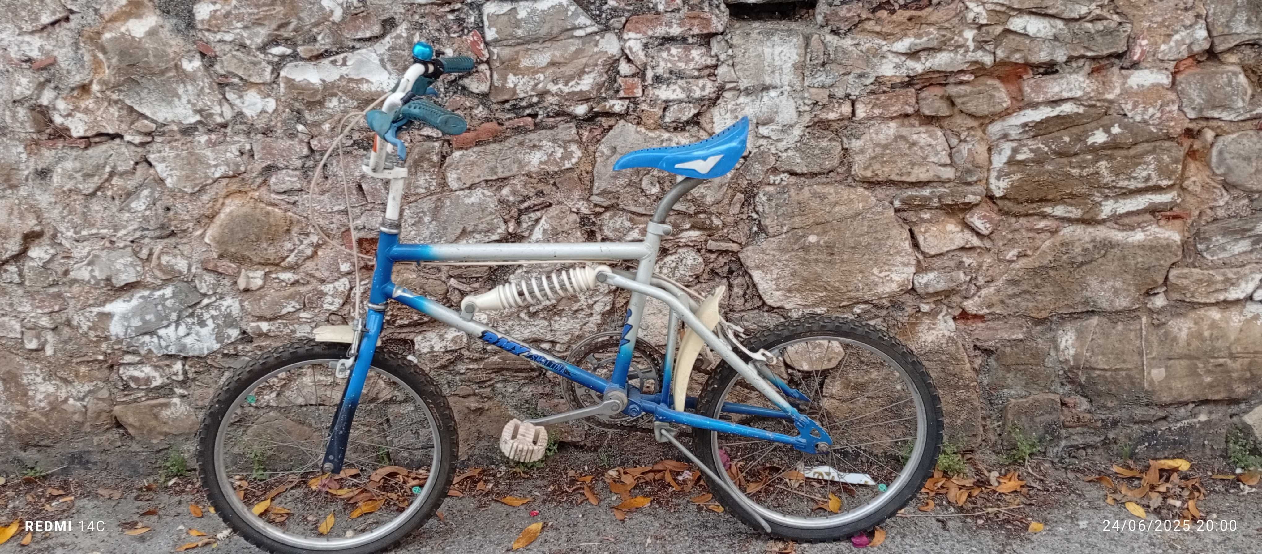 Bicicleta BMX esmaltina
