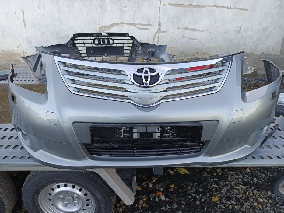 Toyota Avensis t27 zderzak przód 1g6