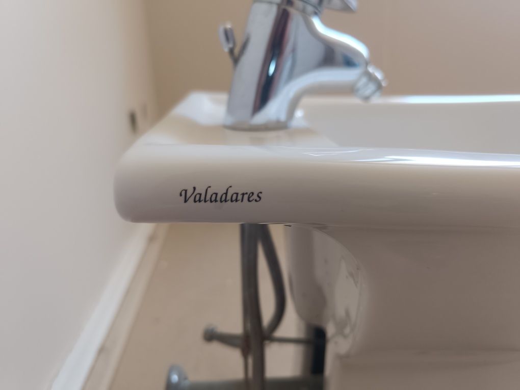 Vide dá Valadares com torneira