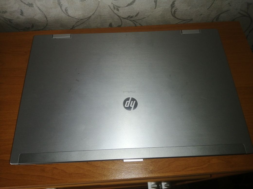 HP elitbook 8540p  робочий.