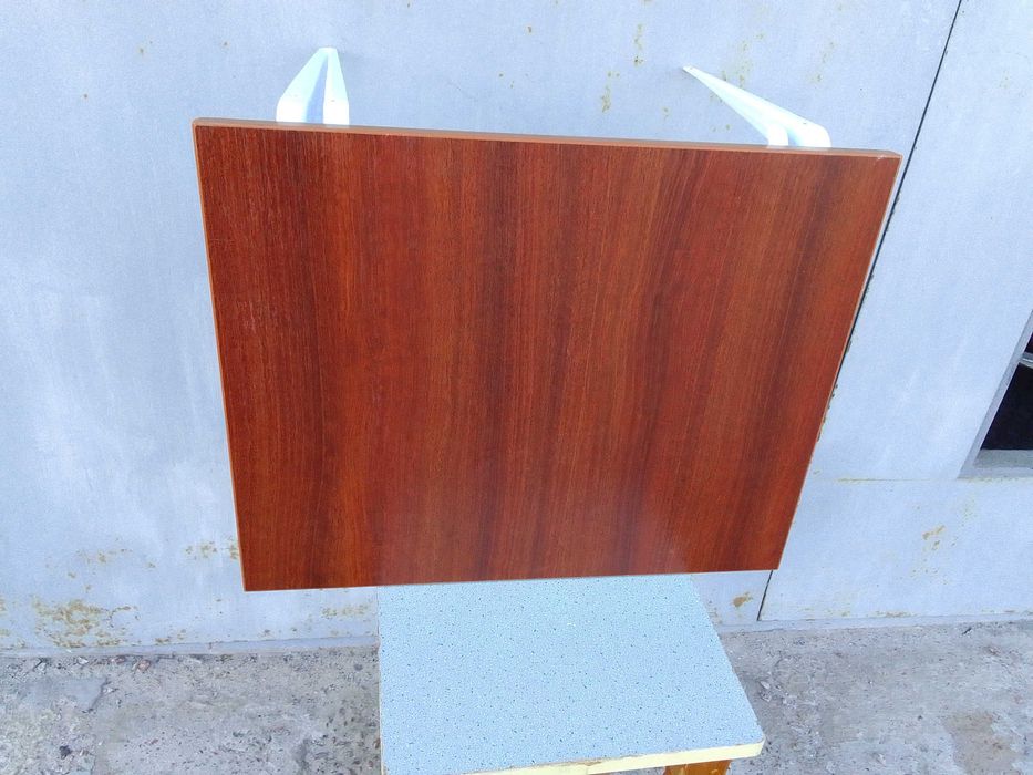 Полка настенная .