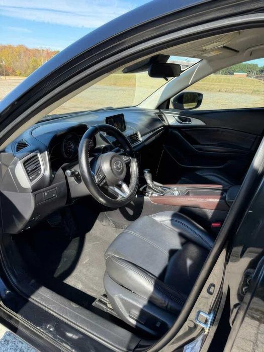 Mazda 3 Touring      2018