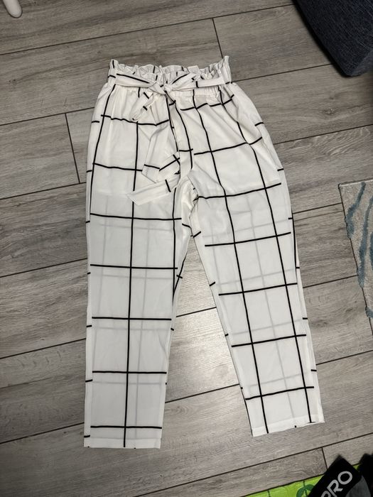 Лот жіночого одягу