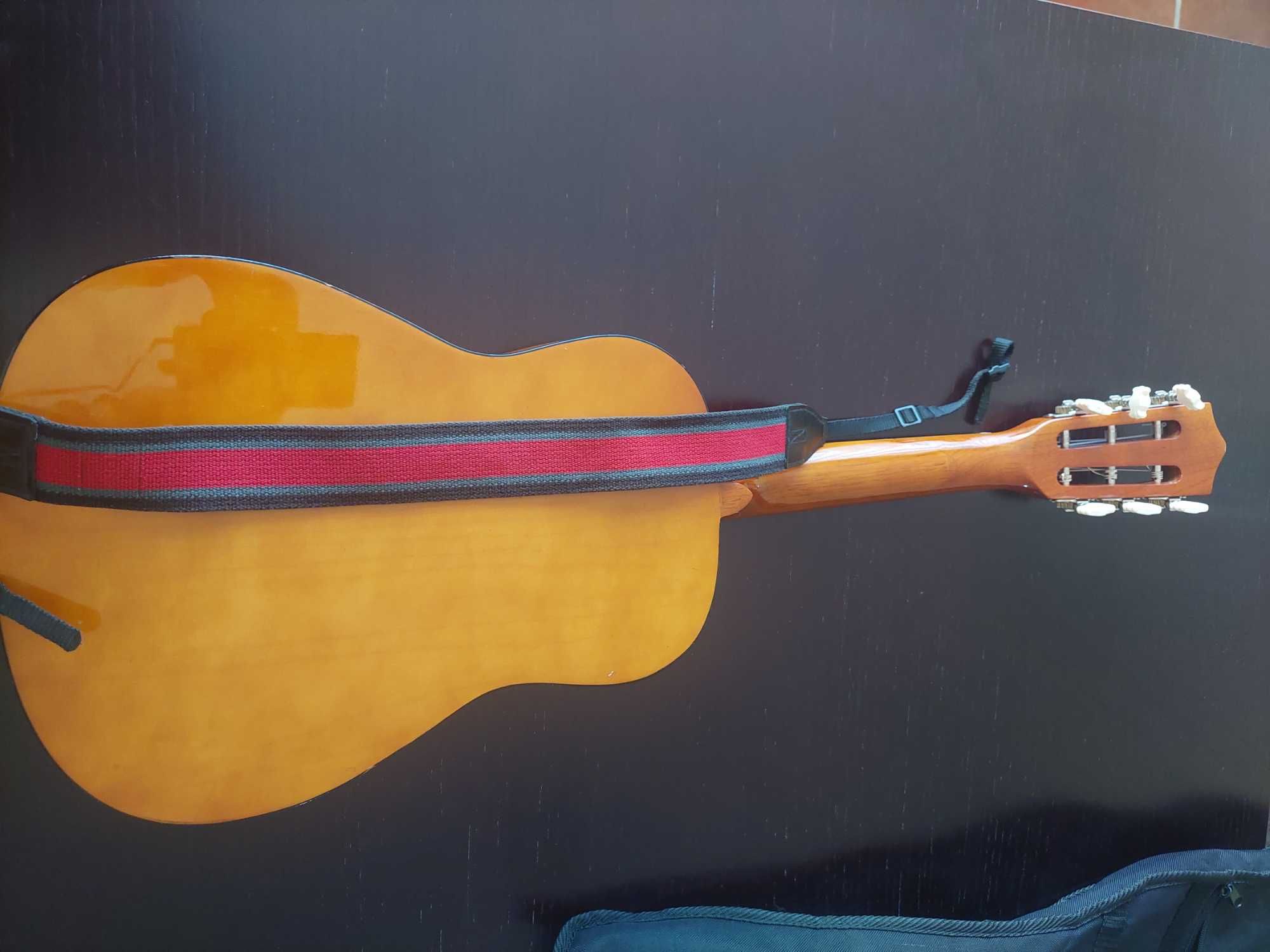 Guitarra clássica criança
