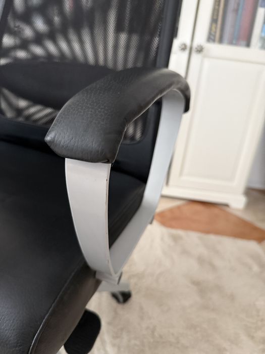 Krzesło biurowe, fotel biurowy Ikea Markus eko skora