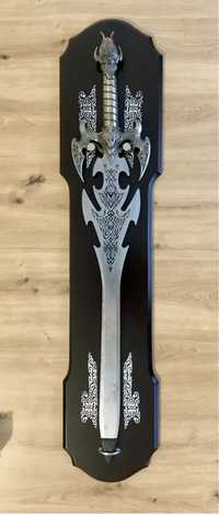 Espada de decoração com suporte