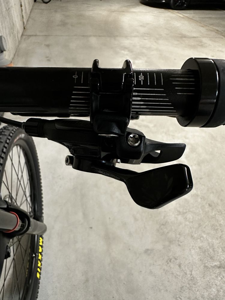 Commencal Meta AM V4.2 Race Eagle