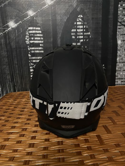 Кросовий мотошолом