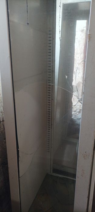 Szafa lekarska, z szybami/ gablota