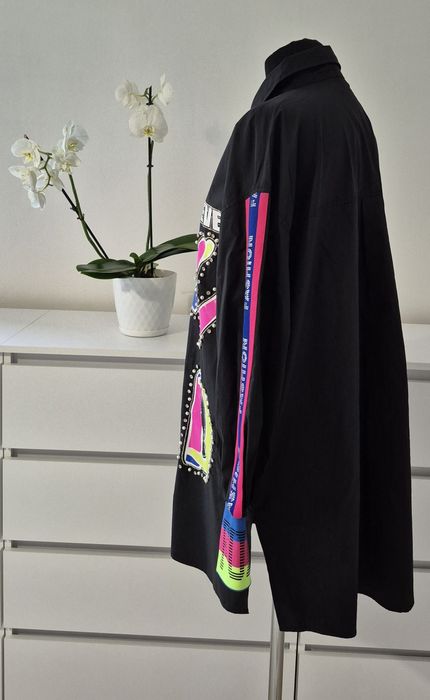 Czarna sukienka koszulowa z kolorowymi napisami L XL