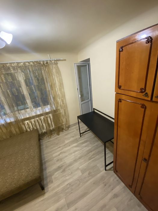 Центр! Трикімнатна покращеного планування з ремонтом. Сертифікат.