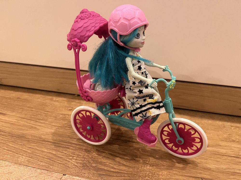 Куколка с черепашкой на велосипеде