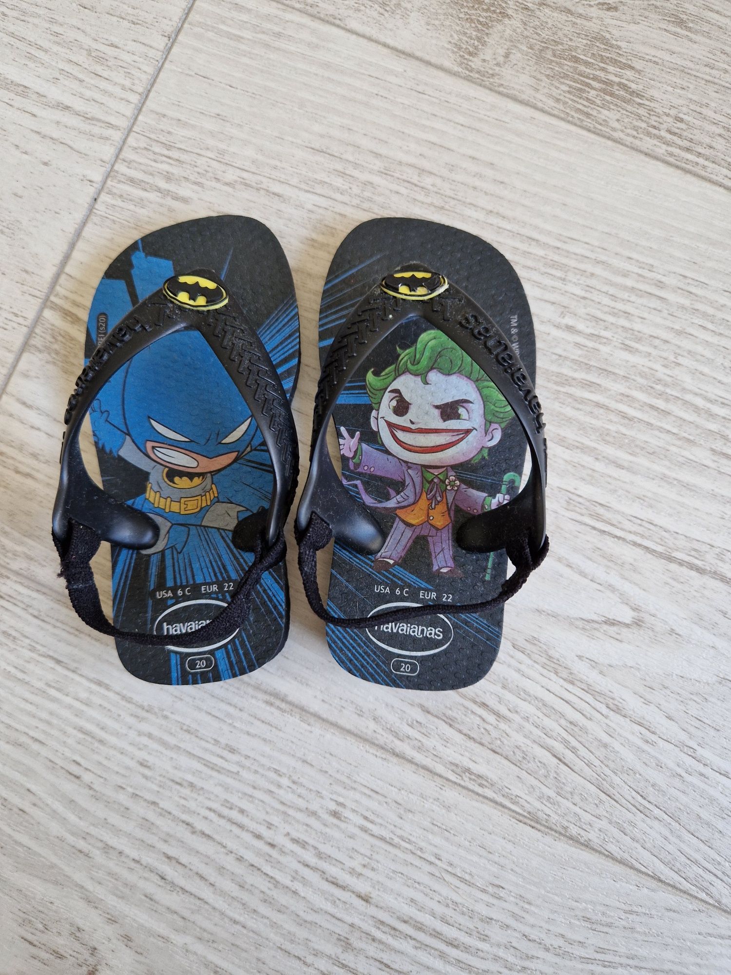 Havaianas Batman e Capitão America