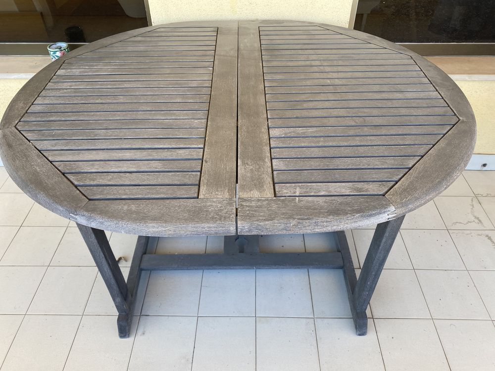 Mesa extensivel de madeira para varanda