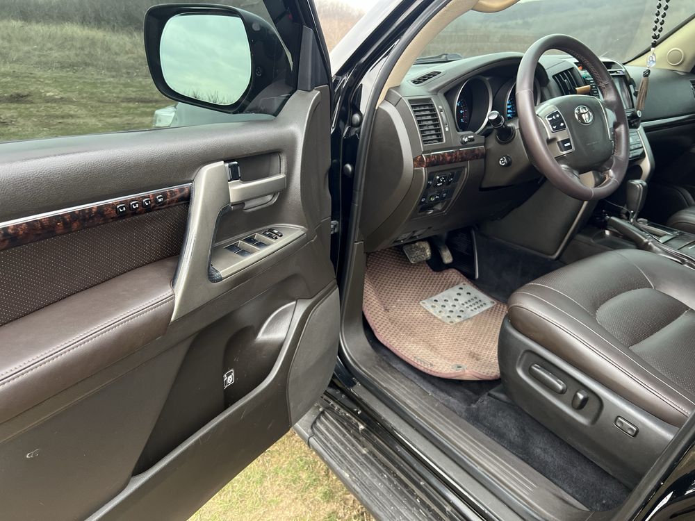 Toyota Land Cruiser 200