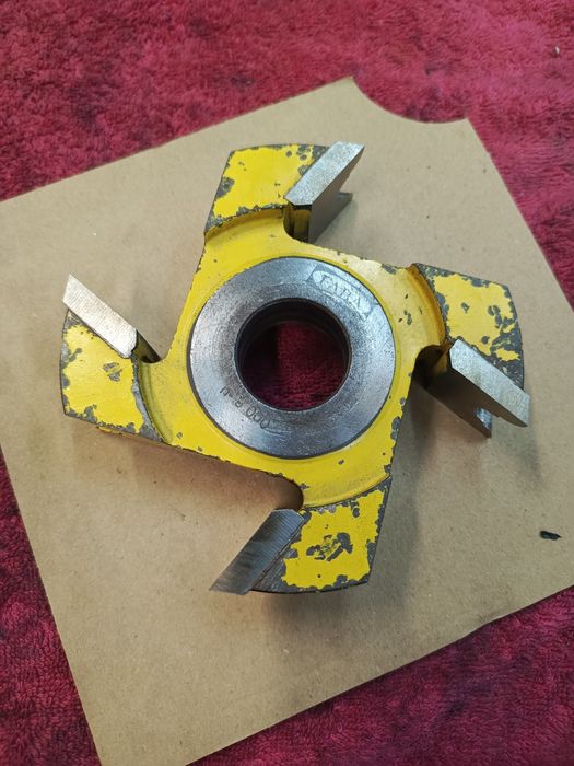 Ostrzenie pił tarczowych, frezów